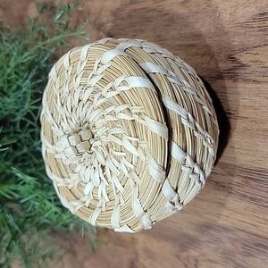 Miniature Pagago Tohono O'odham Lidded Basket